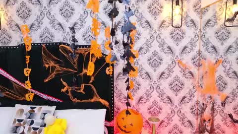 Snapshot of lexaderuso chatting on 10.27.25 LexaDeRuso online show from 10.27.25