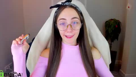 Snapshot of lexi_split chatting on 07.12.26 Lexi GTM2 MonWedThurSatSun 1000am-400pm online show from 07.12.26