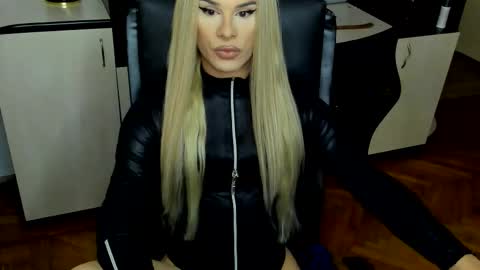 Snapshot of lexxymiss chatting on 09.14.25 eva lexy you may call me Miss online show from 09.14.25