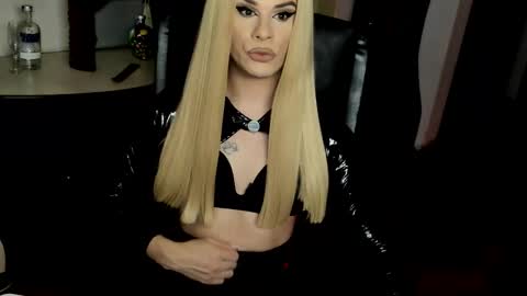 Snapshot of lexxymiss chatting on 10.20.25 eva lexy you may call me Miss online show from 10.20.25