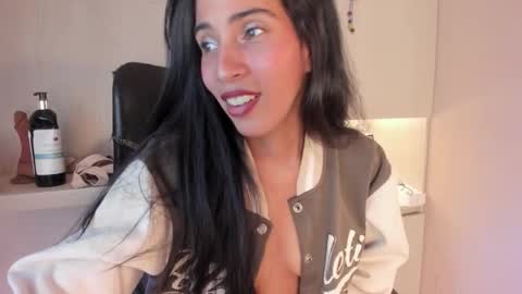 L I A  online show from 02.20.26