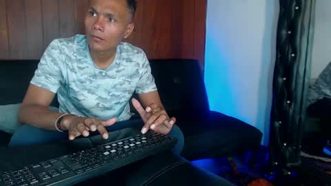 Snapshot of leyker_ath chatting on 04.11.26 leyker_ath online show from 04.11.26