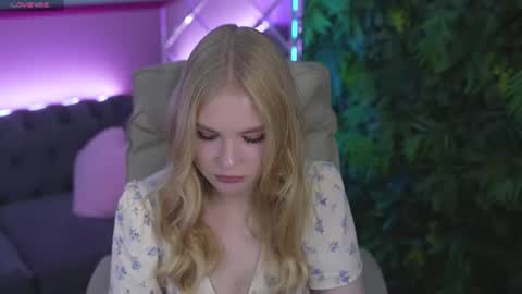 Snapshot of leylareed chatting on 07.22.26 Layla online show from 07.22.26