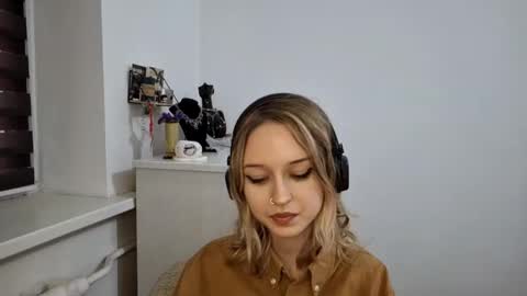 Mia online show from 11.11.25