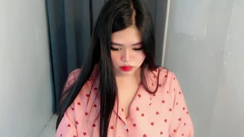 Snapshot of lhara_cumming chatting on 06.16.26 LHARA online show from 06.16.26