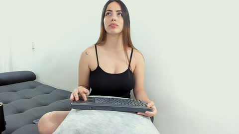 Snapshot of lia_and_felipe chatting on 01.13.25 Lia y Felipe -- online show from 01.13.25