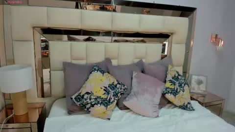 Snapshot of lia_damasco chatting on 06.14.26 Lia online show from 06.14.26