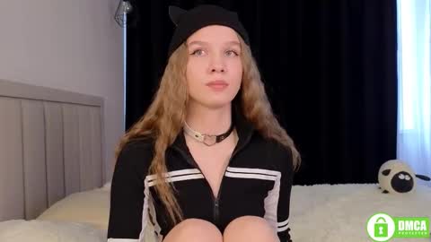 Lia  online show from 10.10.25