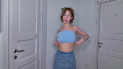 lia_gwen online show from 11.26.25