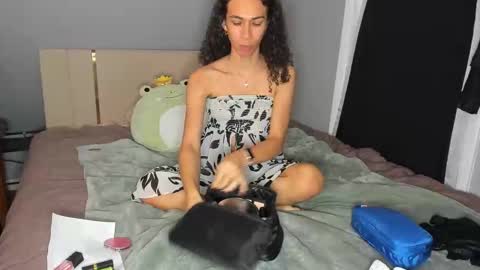 Snapshot of lia_hdz chatting on 11.17.25 Kabroncita online show from 11.17.25