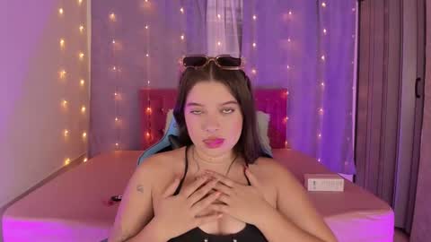 Snapshot of lia_little18 chatting on 01.26.25 lia_little18 online show from 01.26.25