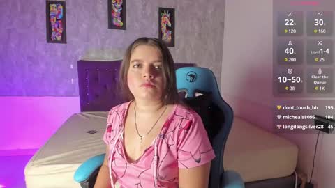 Snapshot of lia_little18 chatting on 02.16.25 lia_little18 online show from 02.16.25