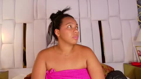 lia_mariana online show from 10.19.25