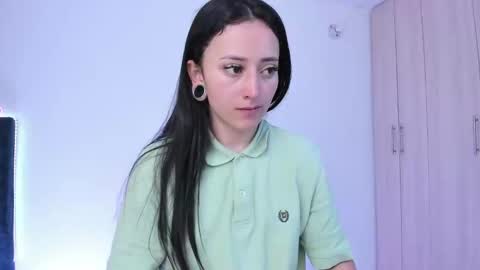 Snapshot of lia_queen610 chatting on 01.12.25 Little Queen Lia online show from 01.12.25