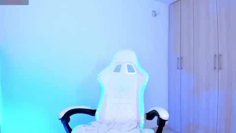 Snapshot of lia_queen610 chatting on 02.04.25 Little Queen Lia online show from 02.04.25