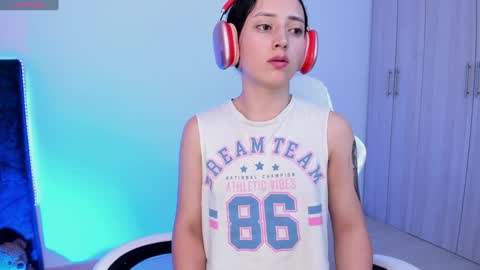 Snapshot of lia_queen610 chatting on 02.05.25 Little Queen Lia online show from 02.05.25