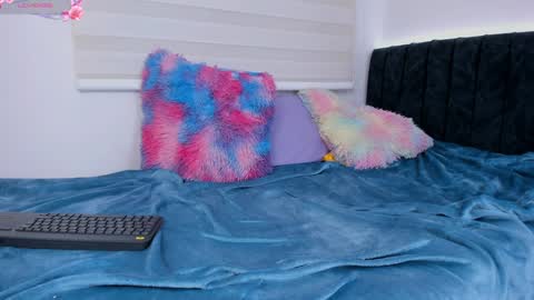 Snapshot of lia_queen610 chatting on 02.06.25 Little Queen Lia online show from 02.06.25