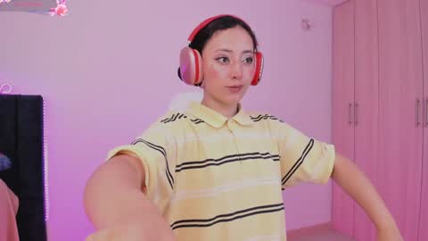 Snapshot of lia_queen610 chatting on 02.08.25 Little Queen Lia online show from 02.08.25