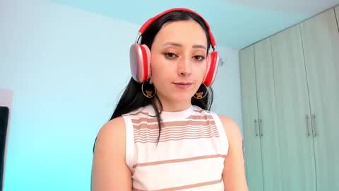 Snapshot of lia_queen610 chatting on 02.16.25 Little Queen Lia online show from 02.16.25