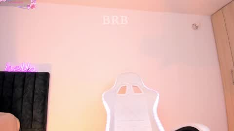 Snapshot of lia_queen610 chatting on 02.16.25 Little Queen Lia online show from 02.16.25