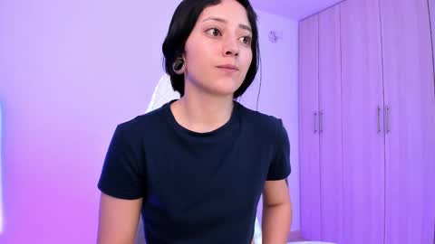 Snapshot of lia_queen610 chatting on 02.25.25 Little Queen Lia online show from 02.25.25