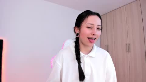 Snapshot of lia_queen610 chatting on 03.01.25 Little Queen Lia online show from 03.01.25