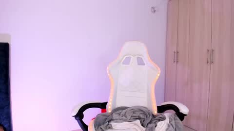 Snapshot of lia_queen610 chatting on 03.05.25 Little Queen Lia online show from 03.05.25