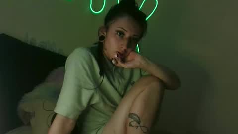 Snapshot of lia_queen610 chatting on 11.15.25 Little Queen Lia online show from 11.15.25