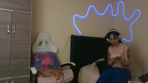 Snapshot of lia_queen610 chatting on 11.16.25 Little Queen Lia online show from 11.16.25