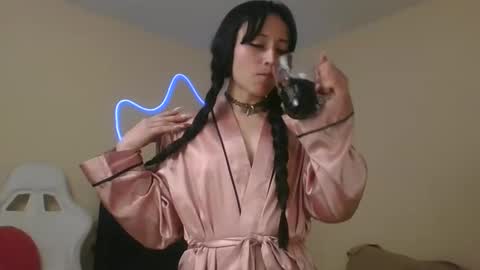 Snapshot of lia_queen610 chatting on 11.22.25 Little Queen Lia online show from 11.22.25