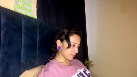 Snapshot of lia_queen610 chatting on 02.16.26 Little Queen Lia online show from 02.16.26