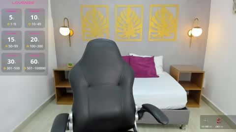 Snapshot of lia_sexx19 chatting on 12.23.24 Lia online show from 12.23.24