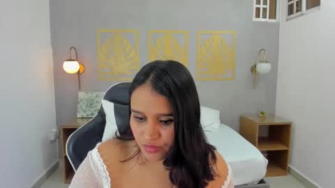 Snapshot of lia_sexx19 chatting on 02.15.25 Lia online show from 02.15.25