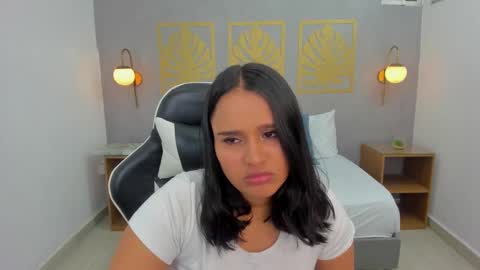 Snapshot of lia_sexx19 chatting on 02.28.25 Lia online show from 02.28.25