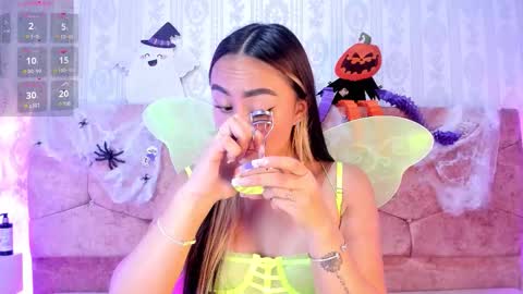 Snapshot of liaa_18 chatting on 10.31.25 Liaa online show from 10.31.25