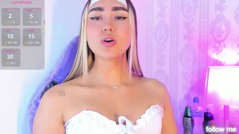 Snapshot of liaa_18 chatting on 12.04.25 Liaa online show from 12.04.25