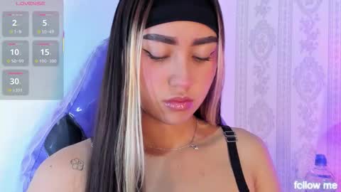 Snapshot of liaa_18 chatting on 12.20.25 Liaa online show from 12.20.25