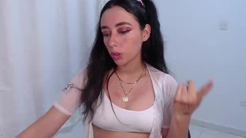Snapshot of liaa_cute_ chatting on 05.18.26 lia online show from 05.18.26