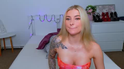 Snapshot of liabeninix chatting on 02.14.26 Lia online show from 02.14.26