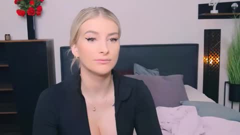 Snapshot of liabeninix chatting on 02.23.26 Lia online show from 02.23.26