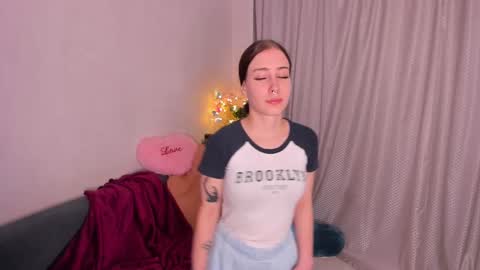 Snapshot of liablund chatting on 03.11.25 Milana online show from 03.11.25