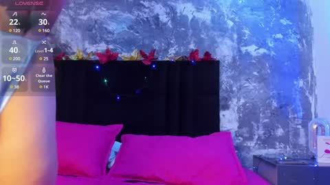 Snapshot of liaflowers chatting on 12.18.24 Lia online show from 12.18.24