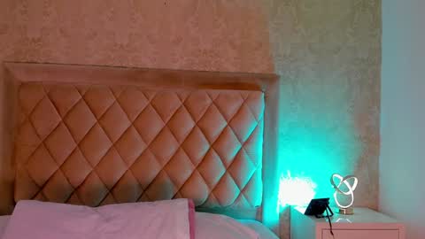 Snapshot of liaflowers chatting on 01.22.25 Lia online show from 01.22.25