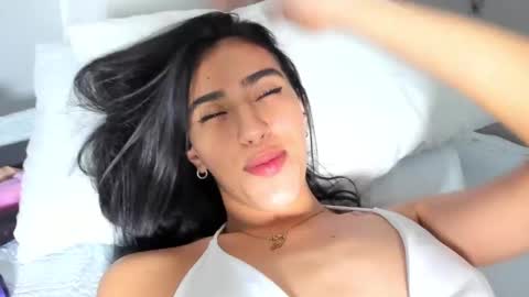 Snapshot of liaflowers chatting on 02.09.25 Lia online show from 02.09.25