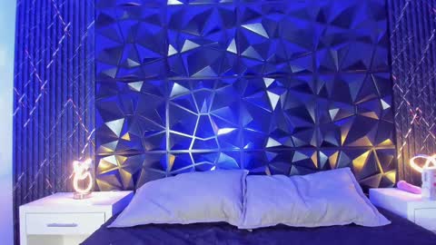 Snapshot of liaflowers chatting on 03.08.25 Lia online show from 03.08.25