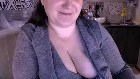 miss Lia  colection for travel online show from 10.22.25