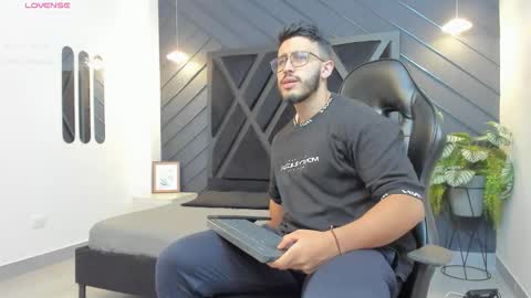 LIAM KLEIN online show from 10.01.25