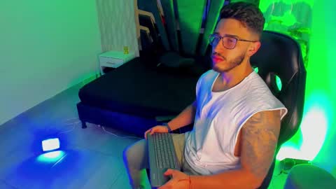 LIAM KLEIN online show from 12.18.25