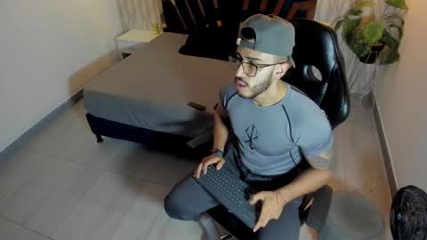 LIAM KLEIN online show from 03.25.26