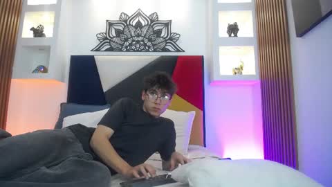 Snapshot of liam_lux chatting on 06.18.26 LIAM online show from 06.18.26